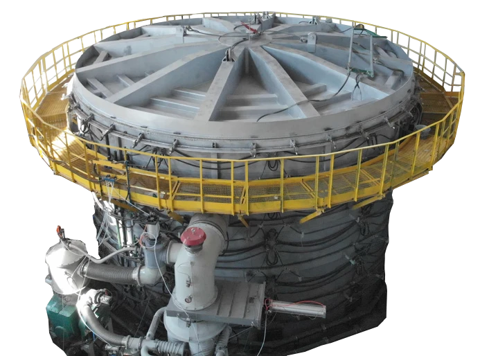 Large-scale vacuum shaft furnace