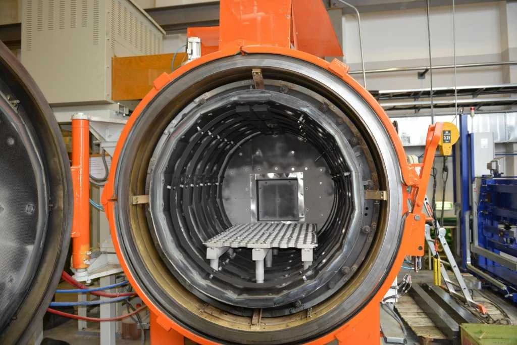 Gas quenching vacuum furnaces