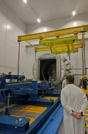 Vacuum hardware and customized equipment