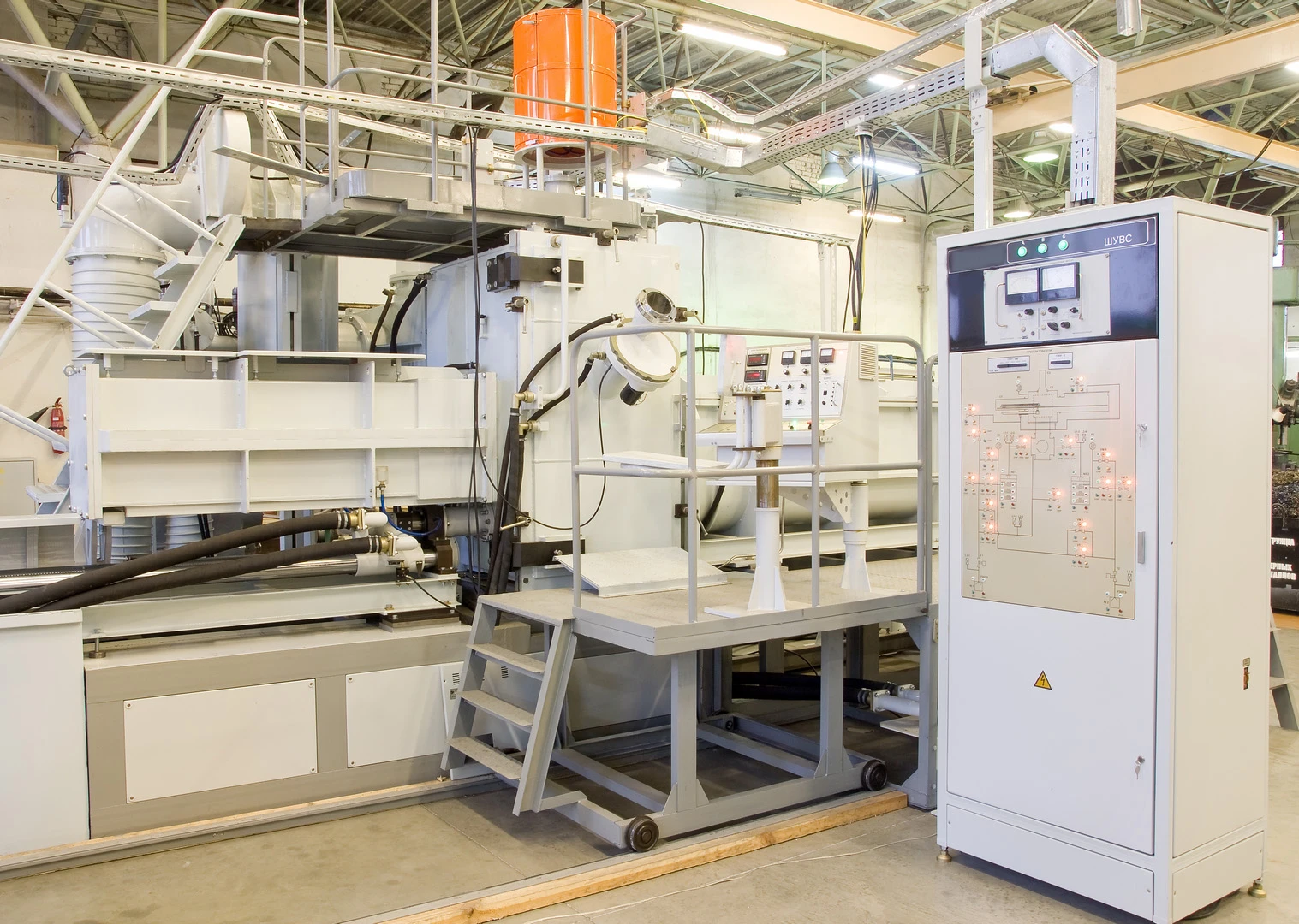 Electron beam fusion/refining machine for refractory metals (niobium Nb, tantalum Ta)